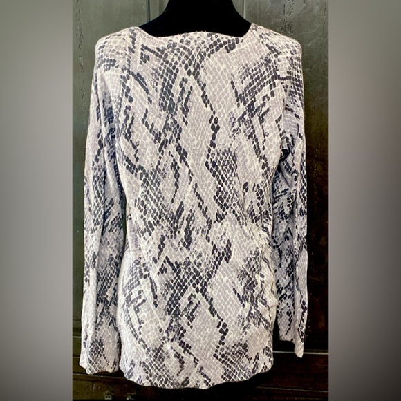 APT9 Cashmere animal pattern gray v-neck sweater -size Medium - Picture 3 of 9